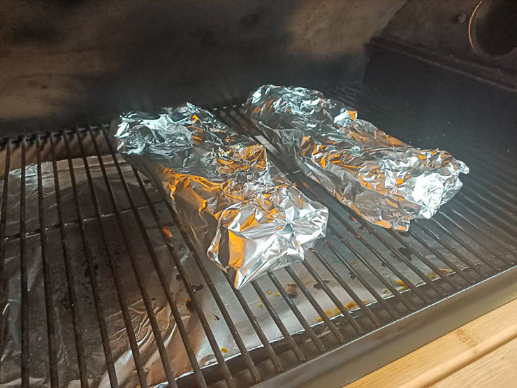 Butcher Paper vs. Foil: Why Wrapping Ribs Matters - Considerations for Barbecue Enthusiasts